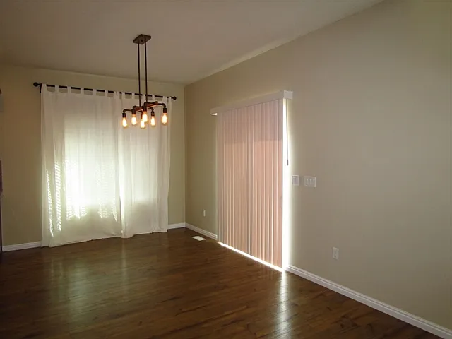 5 bed, 3.5 bath, 3249 sqft, $3,165 — Photo 4