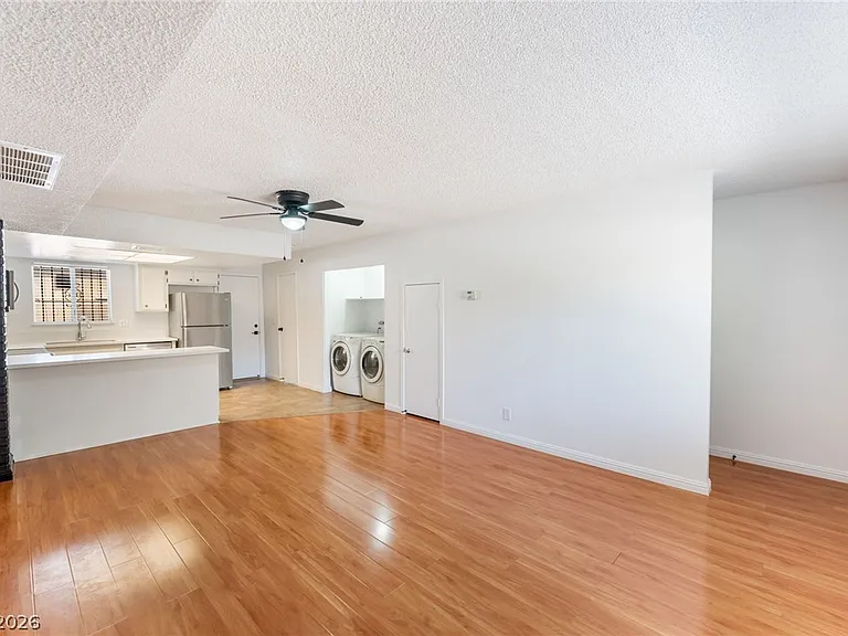 1406 N Jones Blvd — Photo 5