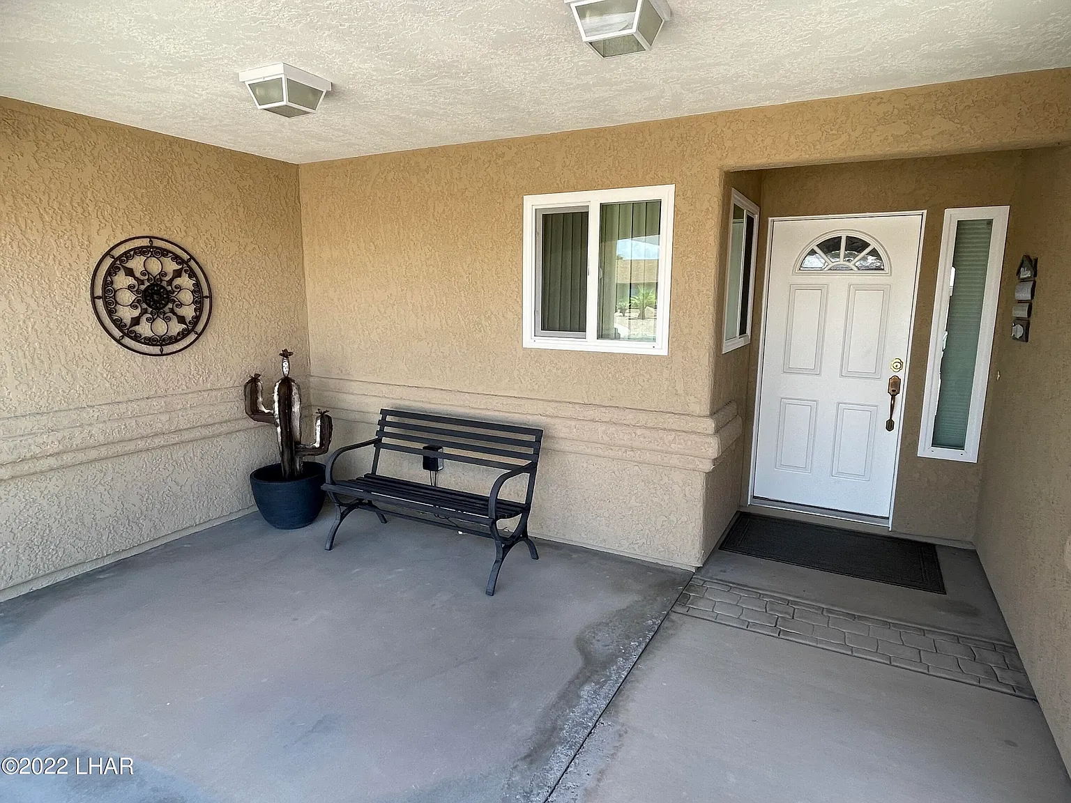 3 bed, 2.0 bath, 1347 sqft, $2,400 — Photo 2