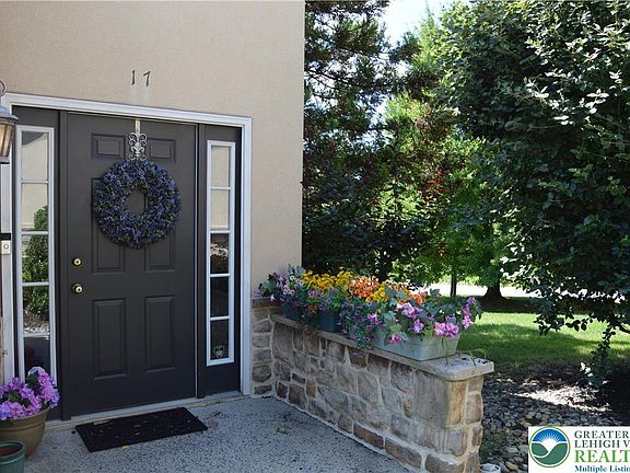 3rd image of 17 Tamarack Ct