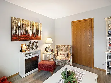 506 Larkspur Ln — Photo 10