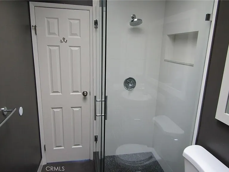 8901 Shore Cir — Photo 9