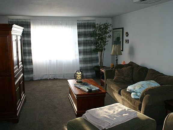 2nd image of 33 S Bedford Ave