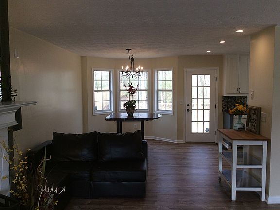 Looking from liv.  to din