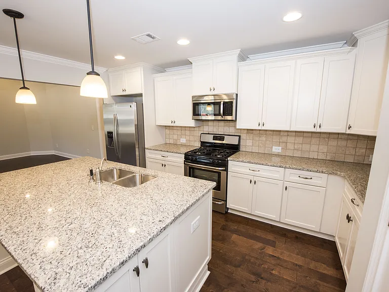 2304 Snowshill Ln — Photo 6