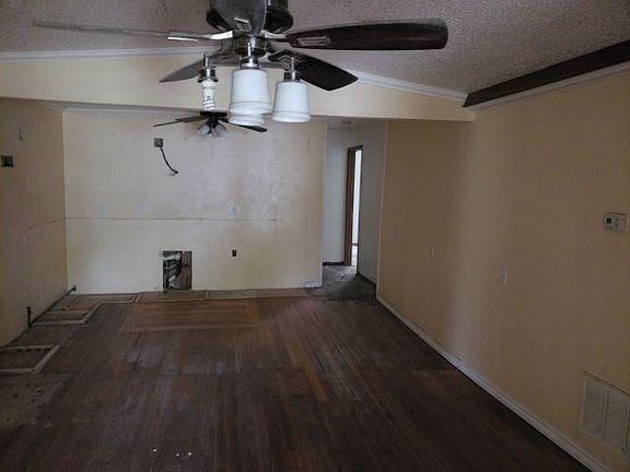 2nd image of 250 E Main St