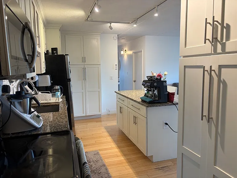 30 Skyline Dr #10 — Photo 4