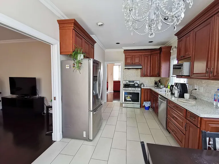 5938 Larch St — Photo 5