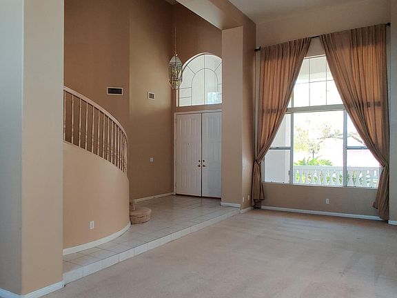 2nd image of 3986 Windansea St