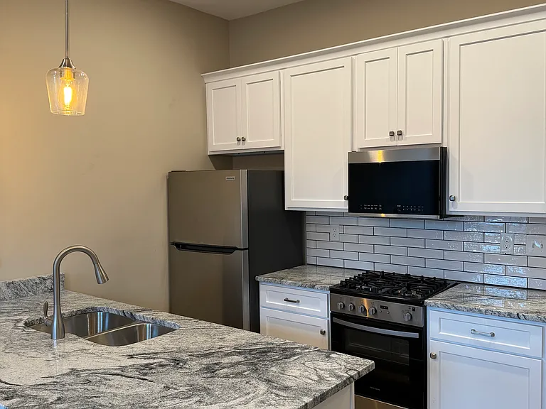 808 Main St #1 — Photo 10