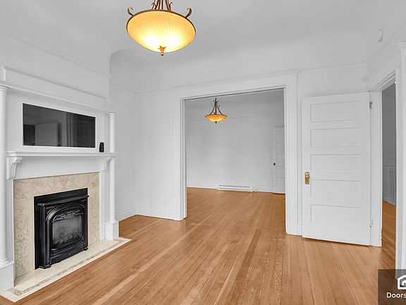 5th image of 337 Waller St