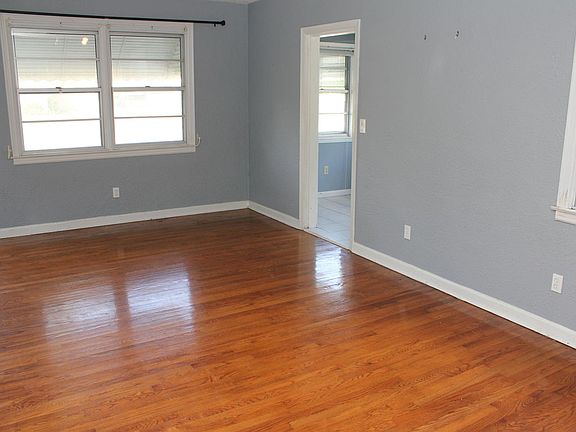 4th image of 814 7th Ave N