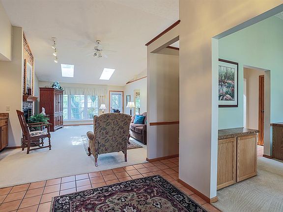 4th image of 7988 Pinetree Cir