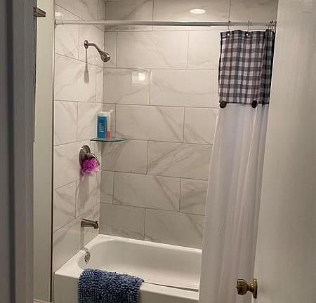 4th image of 419 NE Solida Cir