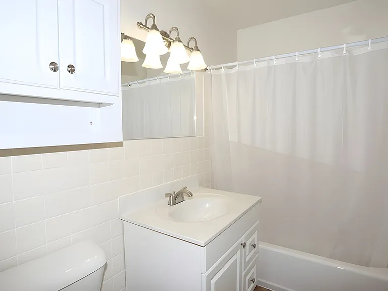 1600 Elmwood — Photo 10