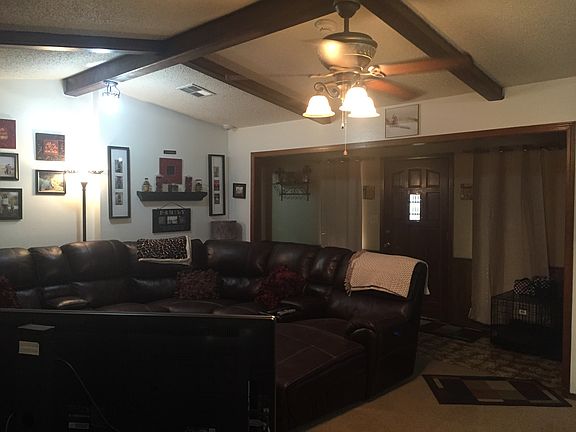 3rd image of 800 Cedar Dr