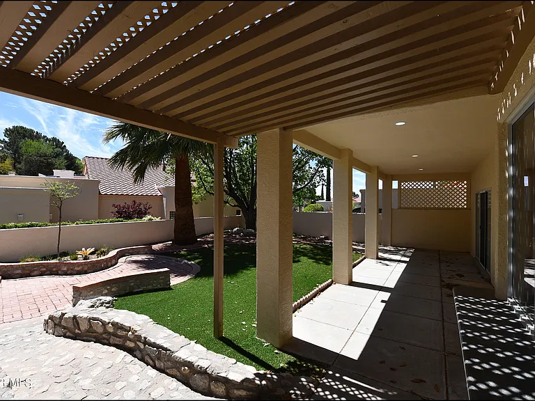 1004 Los Jardines Cir — Photo 31