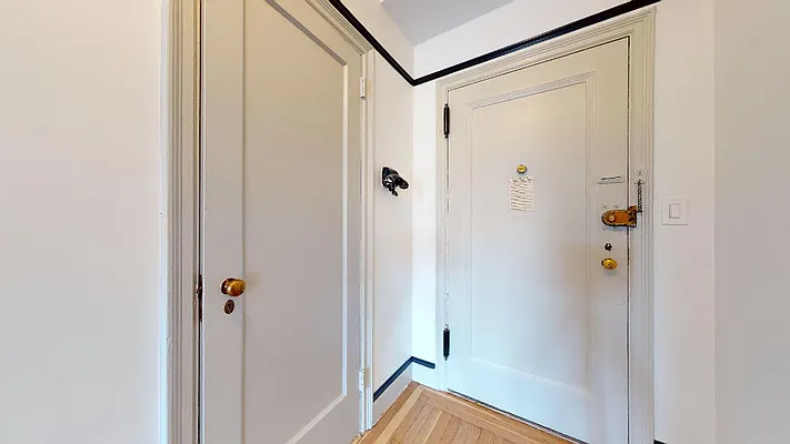 Rented by Bond New York | media 29