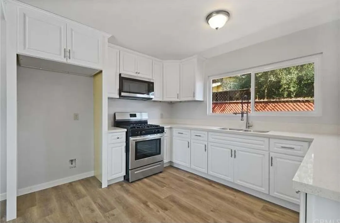821 E Whittier Ave — Photo 2