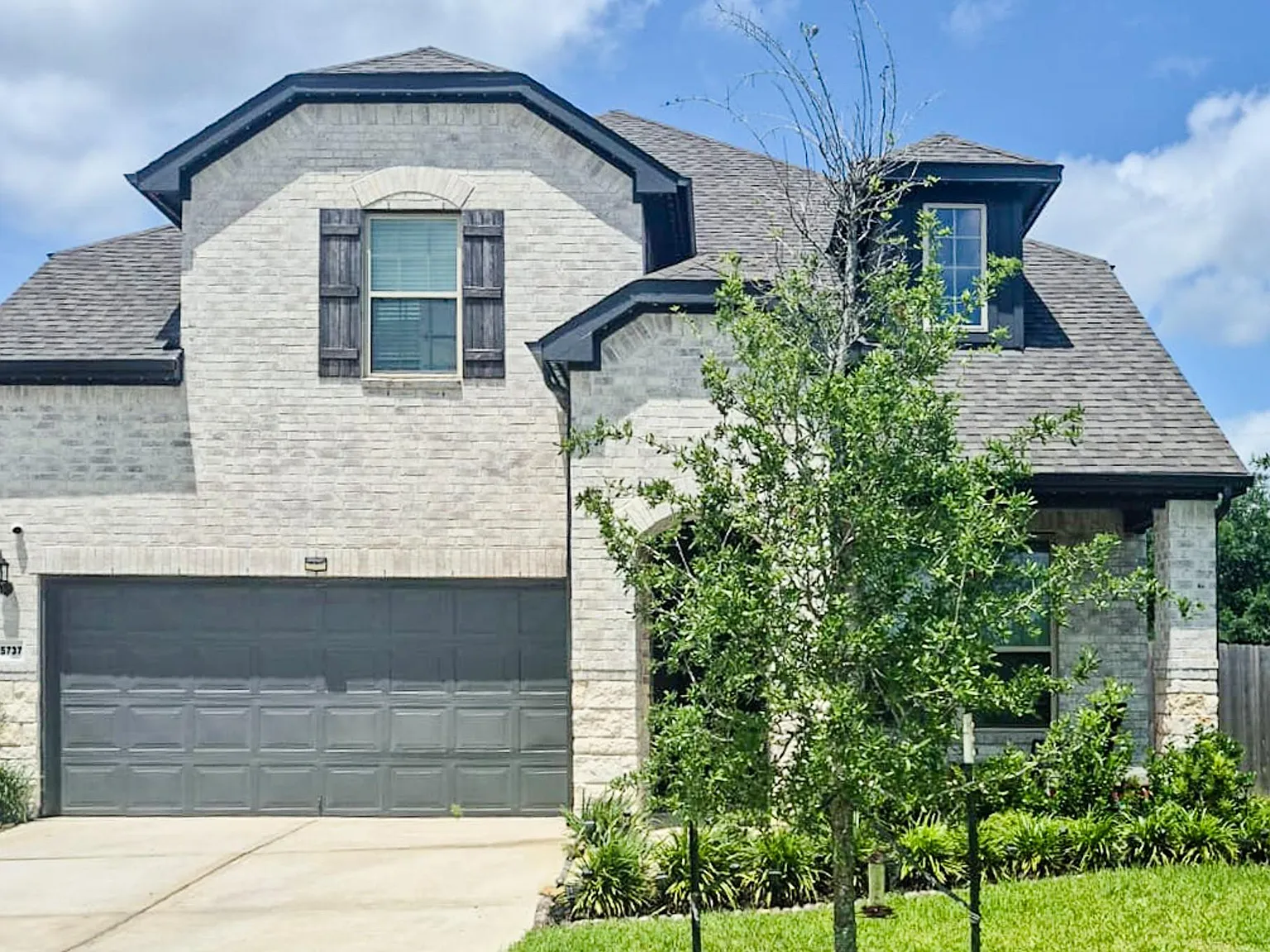 5 bed, 4.0 bath, 2784 sqft, $2,800 — Photo 1