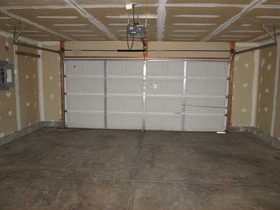 5th image of 404 Leffler Dr