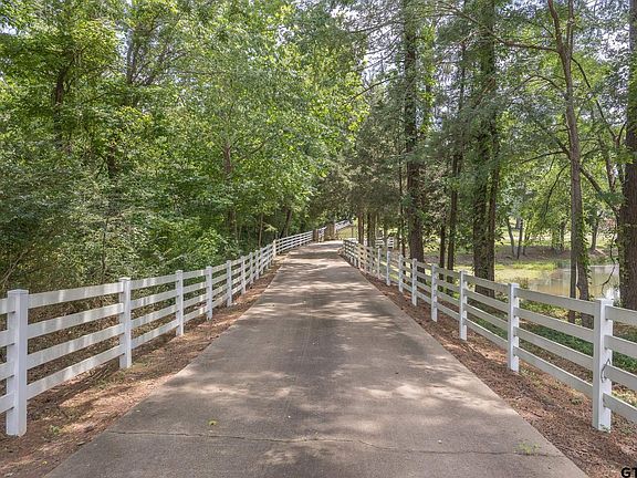 2nd image of 1239 County Road 1608
