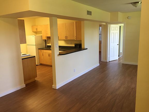 5th image of 204 SW 1st Ave
