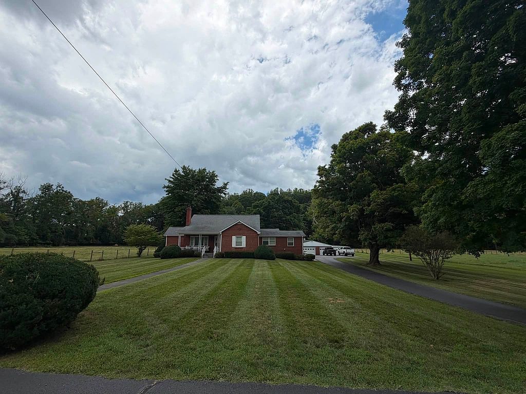 8699 Lee Hwy - Property Image