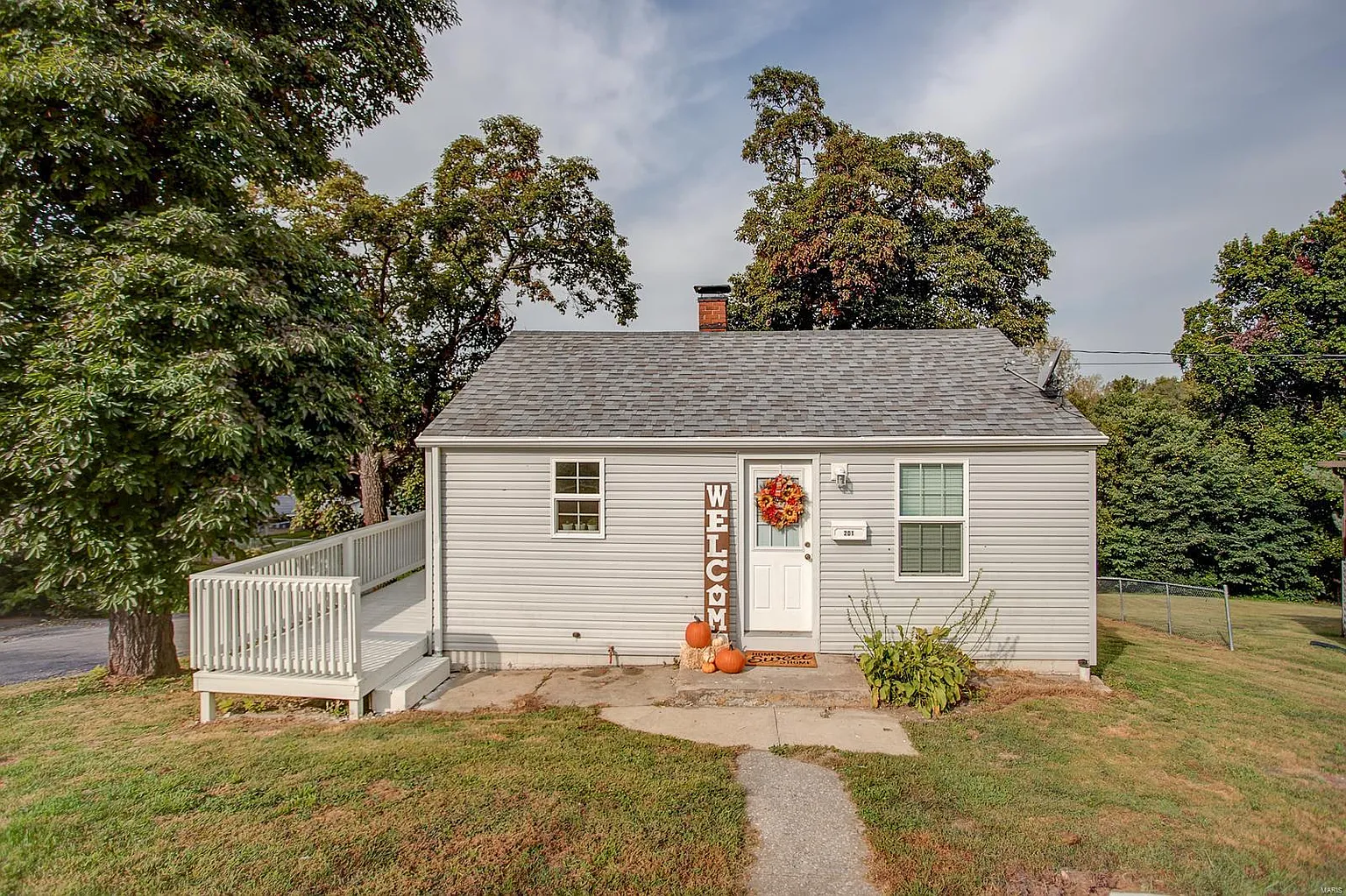 201 Cardot St photo 1