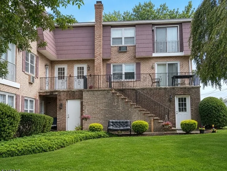 120 Fairview Ave #3B — Photo 2
