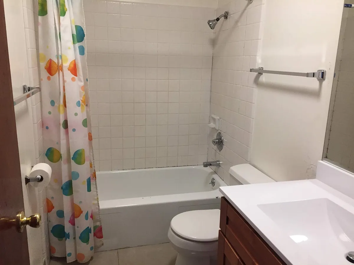 Building Photo - 1070 Clyde Ave #4