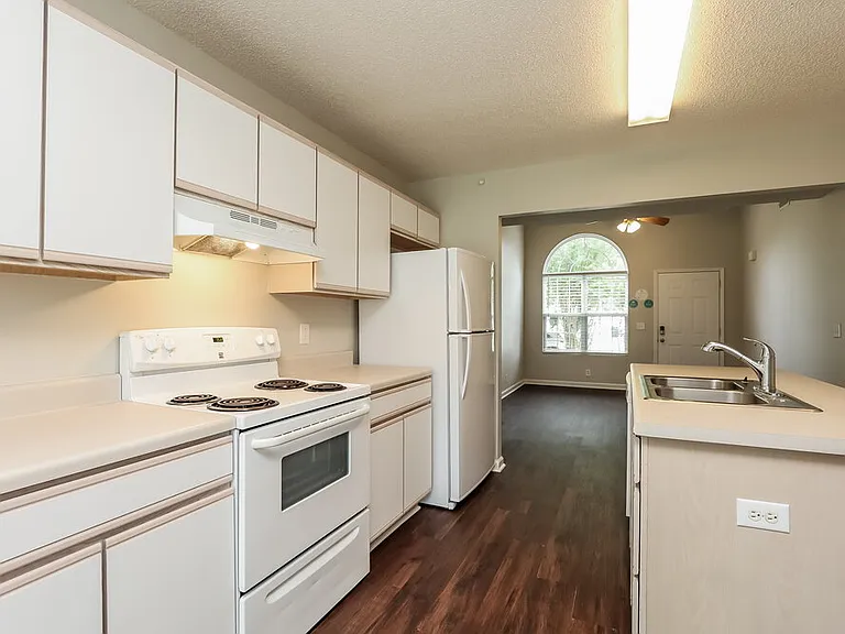 1464 Rochester Dr — Photo 9