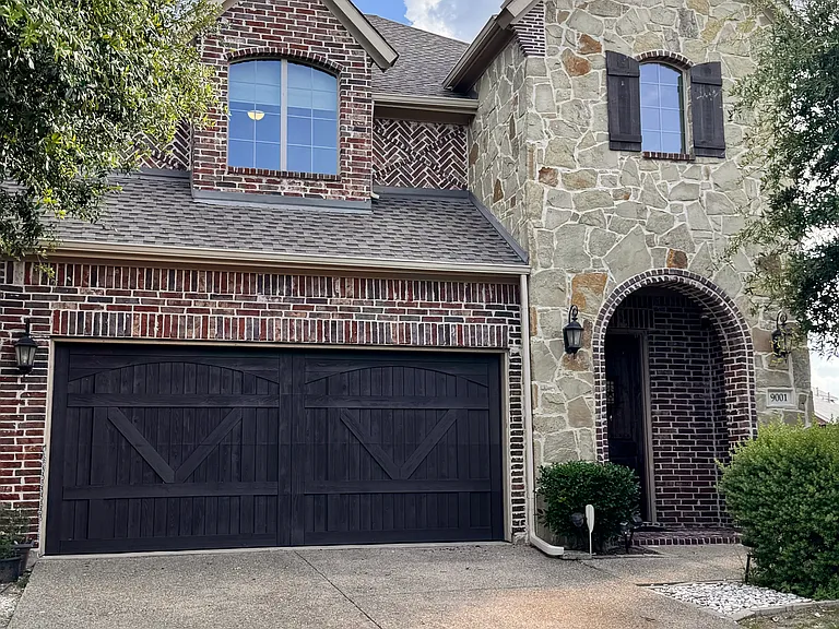 9001 Blue Water Dr — Photo 2