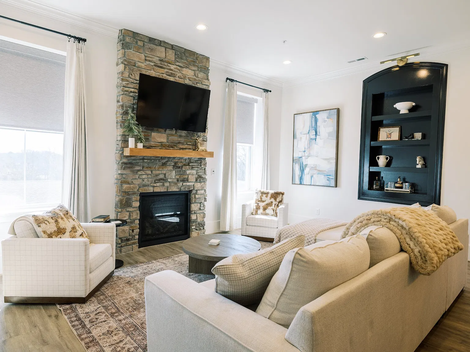 2 bed, 1200 sqft, $3,000 — Photo 2