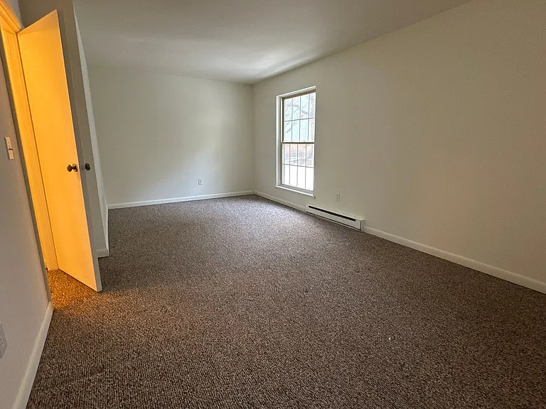 University Park Apartments near Cornell University — Photo 108
