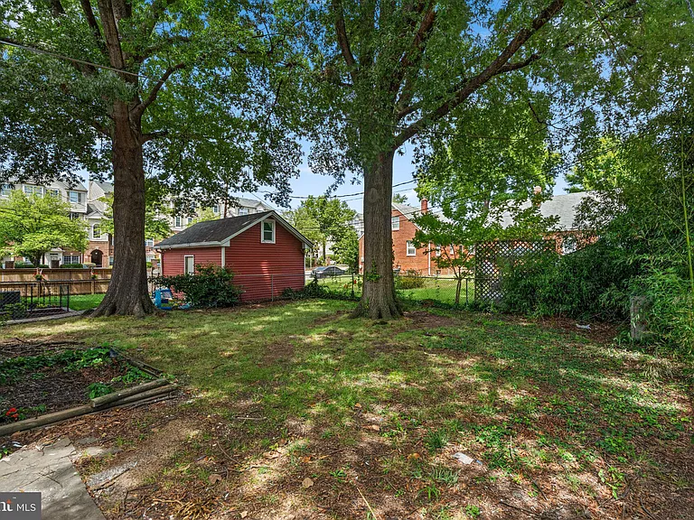 1607 W Braddock Rd — Photo 26