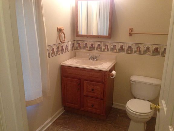 Full size modern bathroom
