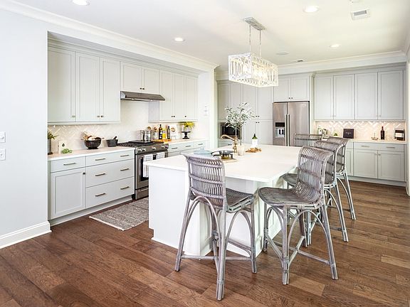 Designer Kitchen with Seating for 5