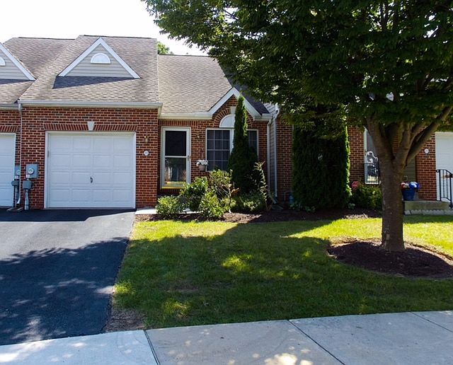 1st image of 272 W Red Lion Dr