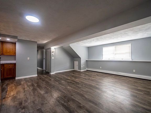 4th image of 35 Nelson Ave Floor 2
