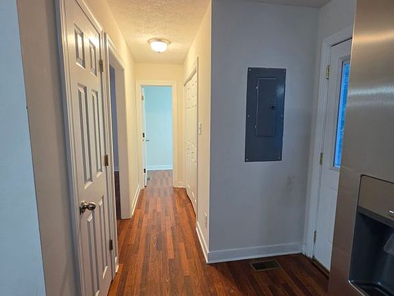 5th image of 117 Central Crossing Ter