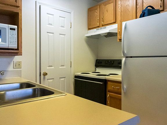 3rd image of 69 Ash St #F