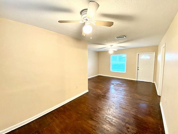 Dining room/living room