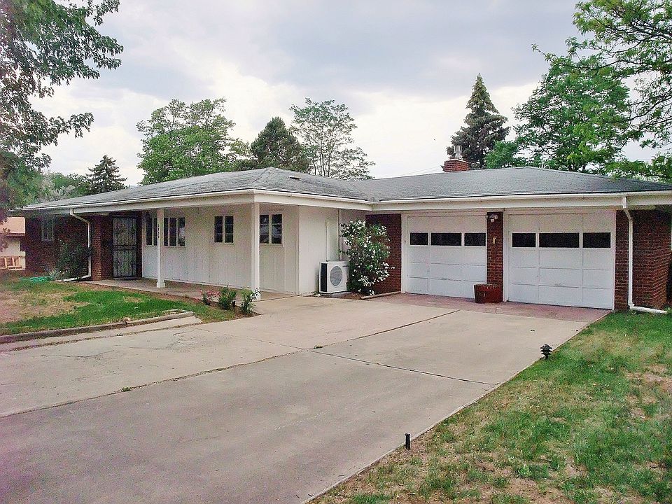 Ranch w/2 car garage.