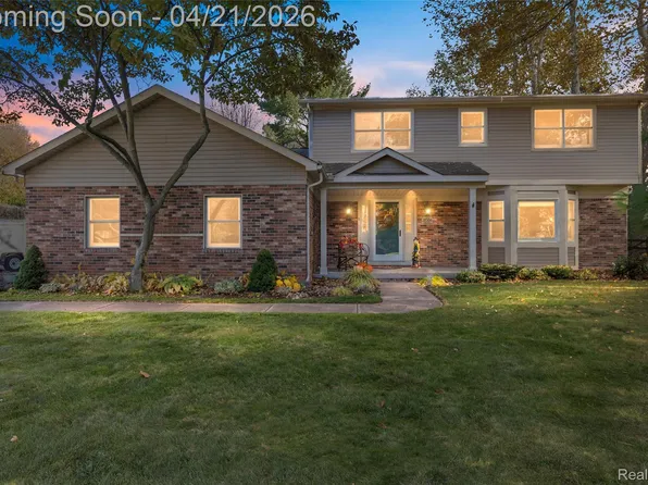 38556 Shana Dr, Clinton Township, MI 48036