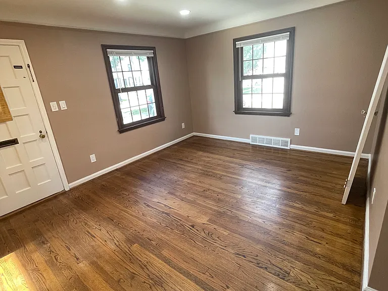 22785 Arlington St — Photo 27
