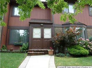 200 Balsam Pl, Staten Island, NY 10309