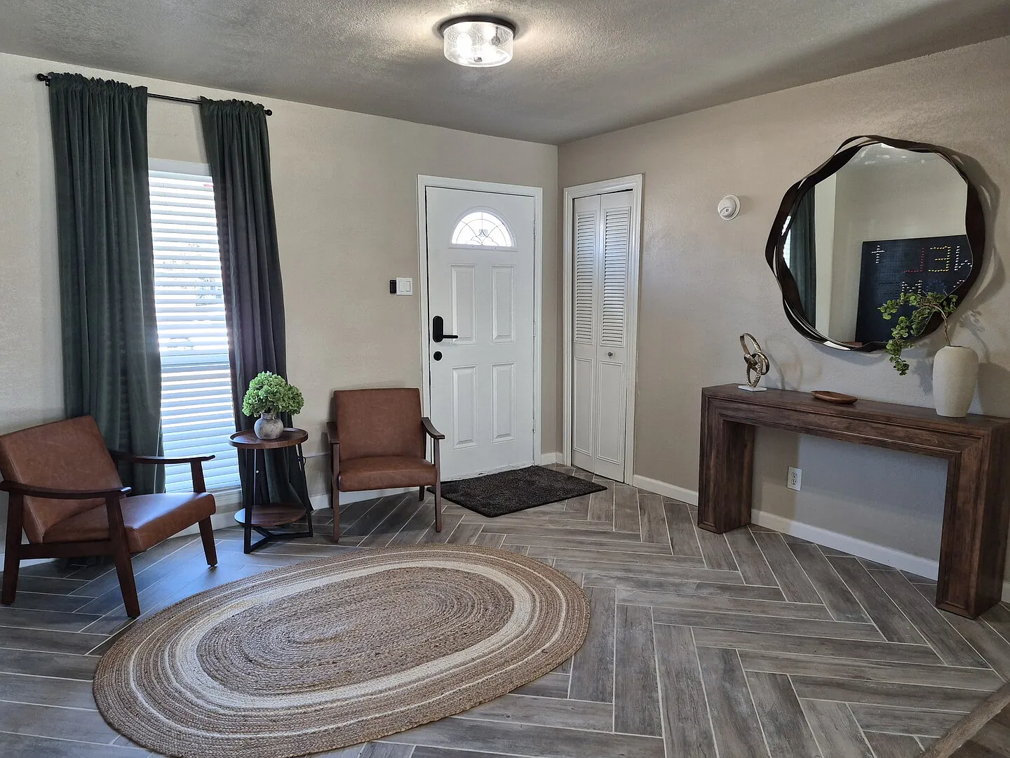 Stylish Newly Remodeled Home with Private Putting Green, Close to DFW — Photo 3