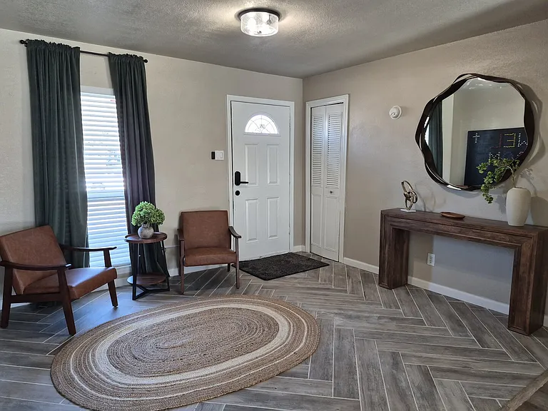 Hillwood Dr — Photo 3