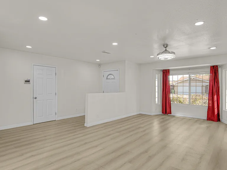 7701 Baird Ave — Photo 14